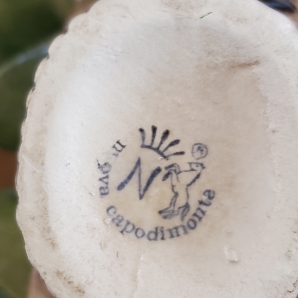 Vintage Capodimonte Flower Basket With 2 Roses And 2 Buds And Handle - Picture 11 of 11